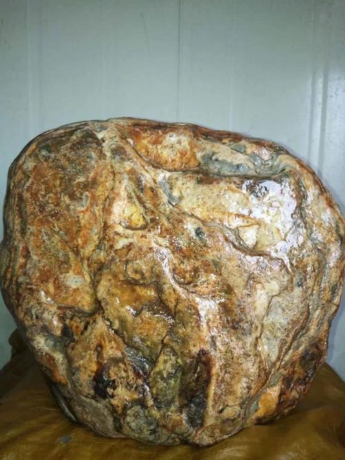 新澳天天彩2025芳草地和40万买玉石货不对板与玉石买卖赚差价
